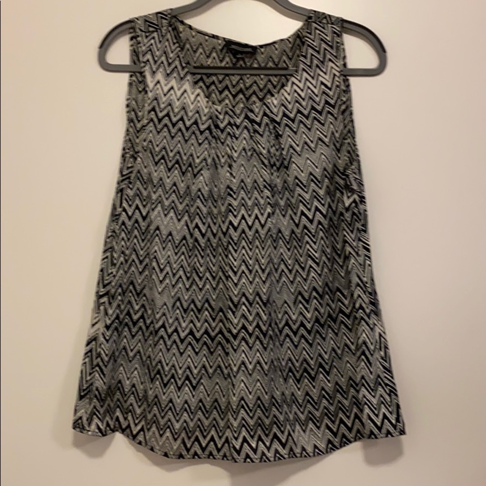 Patterned black and white tank top blouse